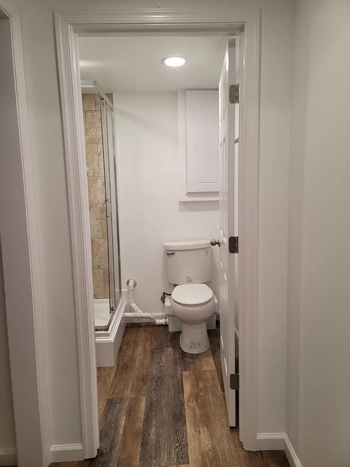 Photograph showing a recently remodeled bathroom