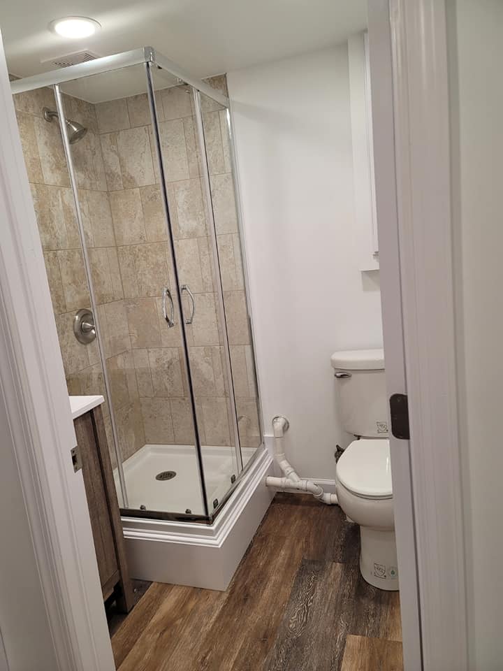 Photograph showing a recently remodeled bathroom